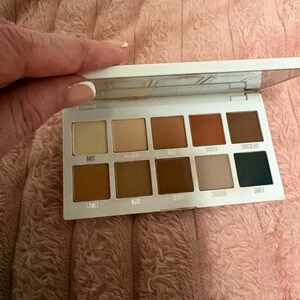 Neutral Eyeshadow Palette Kylie cosmetics